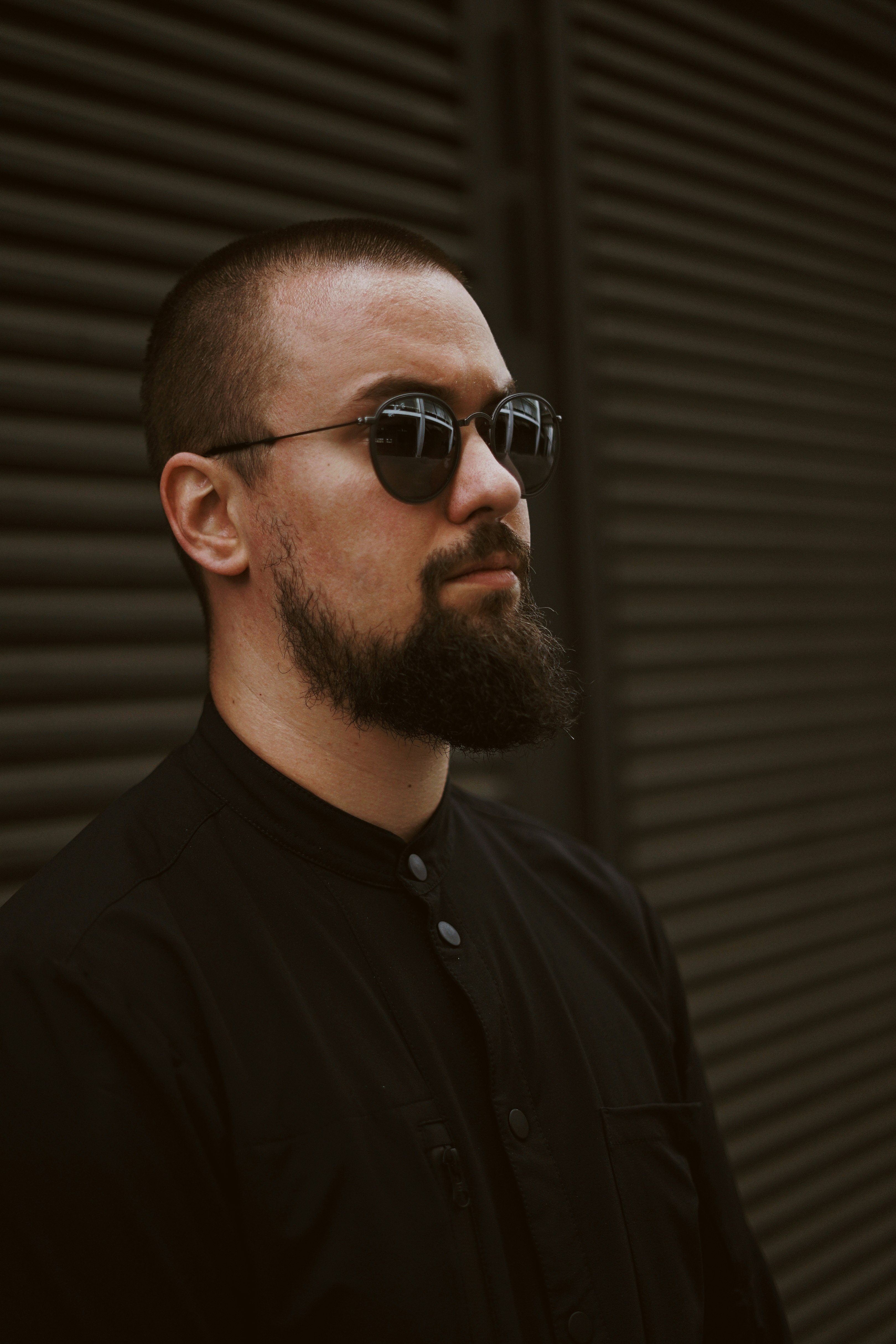 man wearing black dress shirt